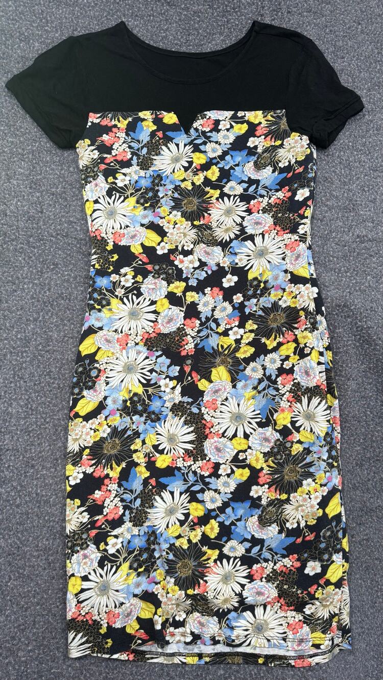 Weston Floral Bodycon Knee Length Dress Size Small Black Cap Sleeve Top